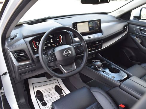 Used 2025 Nissan Rogue Platinum w/ Platinum Premium Package FWD image 29