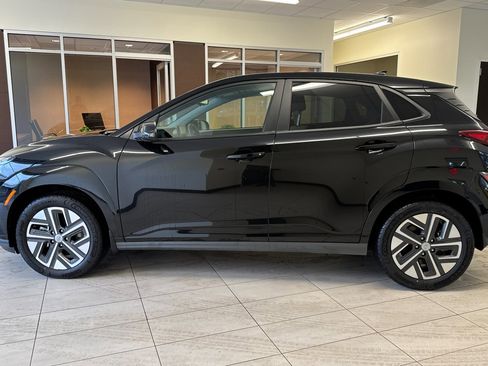 Used 2023 Hyundai Kona SE image 7