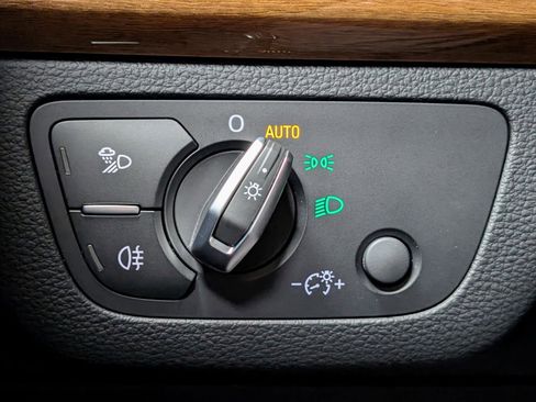 Used 2023 Audi Q5 Premium w/ Convenience Package image 30