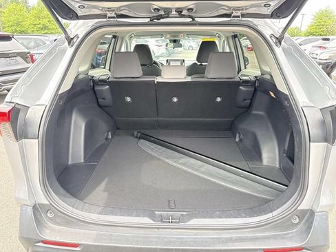 Used 2021 Toyota RAV4 XLE AWD/4WD image 9