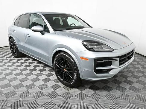 Certified 2025 Porsche Cayenne image 26