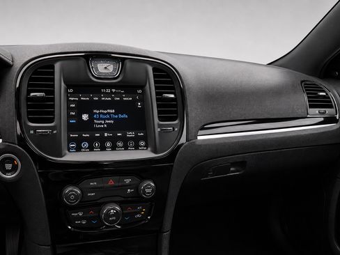 Used 2019 Chrysler 300 S RWD image 29