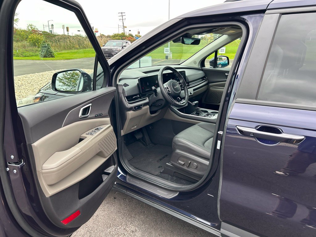 Used 2026 Kia Carnival EX FWD image 9