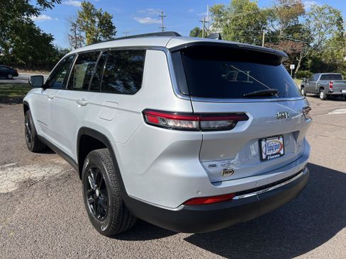 Used 2022 Jeep Grand Cherokee L Laredo w/ Luxury Tech Group I image 5