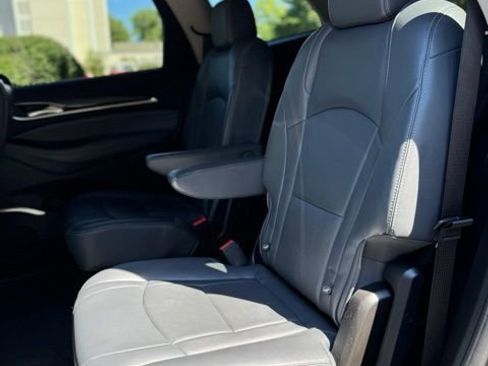 Used 2019 Buick Enclave Essence image 21