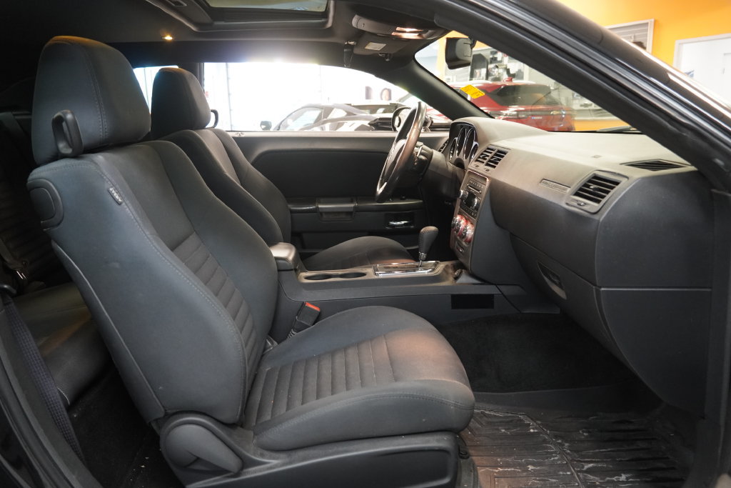 Used 2014 Dodge Challenger R/T w/ Blacktop Package RWD image 31