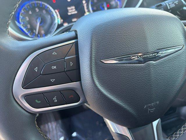 Used 2025 Chrysler Pacifica Select FWD image 20