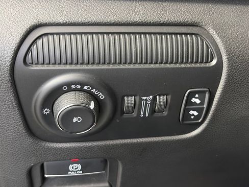 Used 2024 Jeep Wagoneer L Series II w/ Flexible Seating Group AWD/4WD image 24