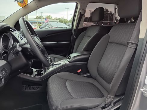 Used 2017 Dodge Journey SXT w/ Comfort/Convenience Group image 13