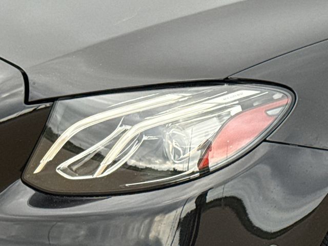Used 2017 Mercedes-Benz E 300 image 4