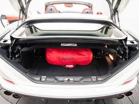 Used 2016 Ferrari California T RWD image 34