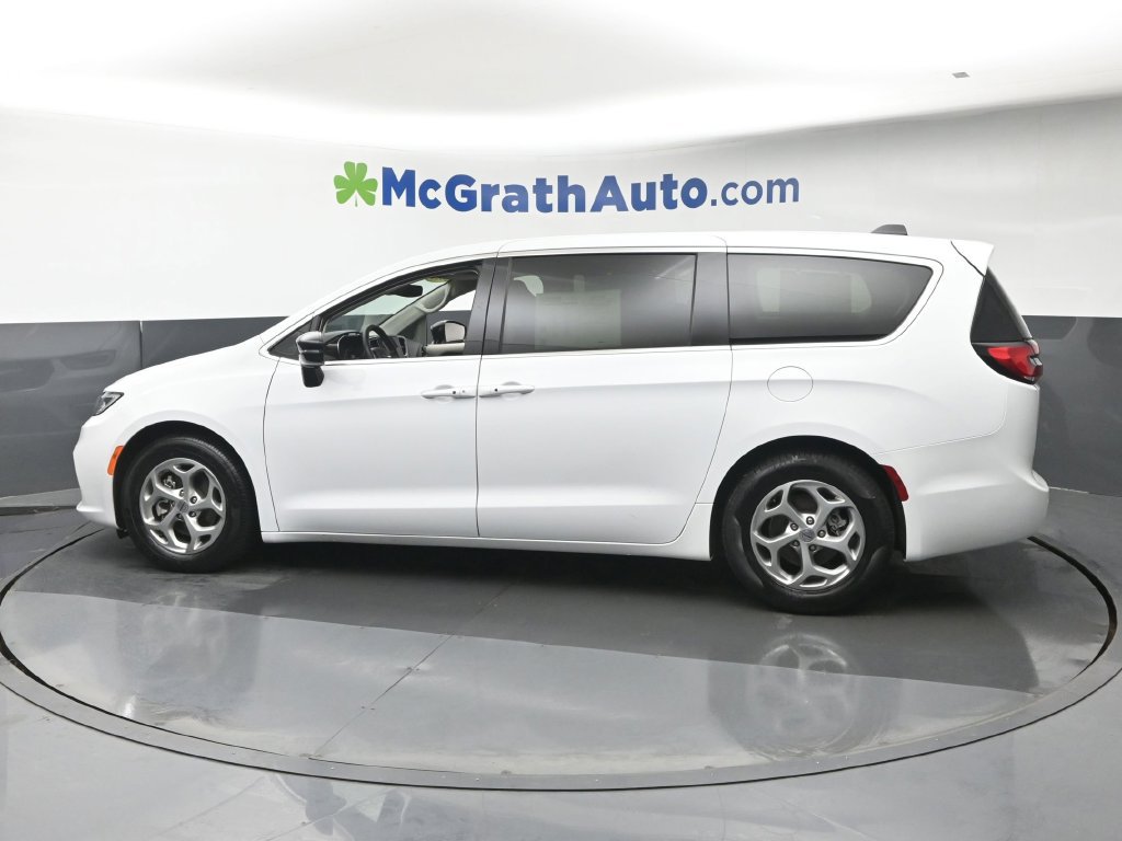 Used 2024 Chrysler Pacifica Limited FWD image 26