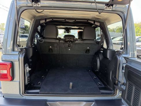 Used 2026 Jeep Wrangler Unlimited Rubicon w/ Technology Group AWD/4WD image 15