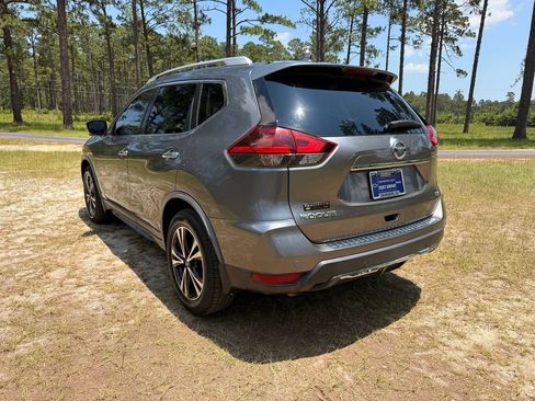 Used 2020 Nissan Rogue SV w/ Premium Package FWD image 3