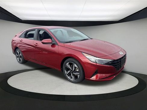 Used 2023 Hyundai Elantra SEL w/ Convenience Package image 3