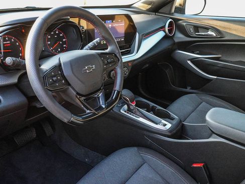 Used 2025 Chevrolet Trax RS image 28