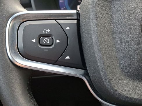 Certified 2025 Volvo XC40 B5 Core image 21