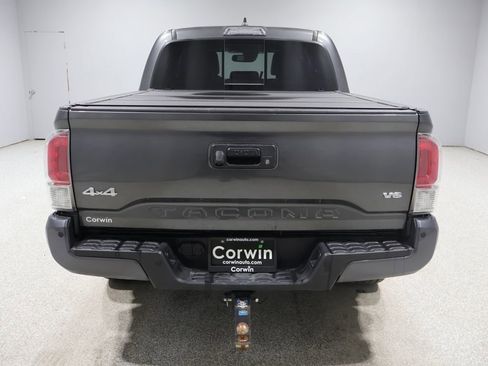 Used 2019 Toyota Tacoma Limited AWD/4WD image 3