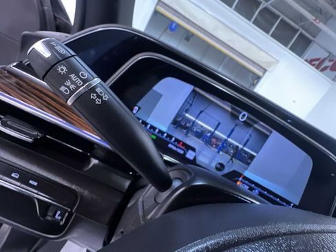 Used 2023 Cadillac Escalade Premium Luxury image 18