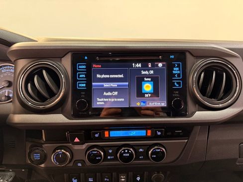 Used 2017 Toyota Tacoma TRD Off-Road image 21