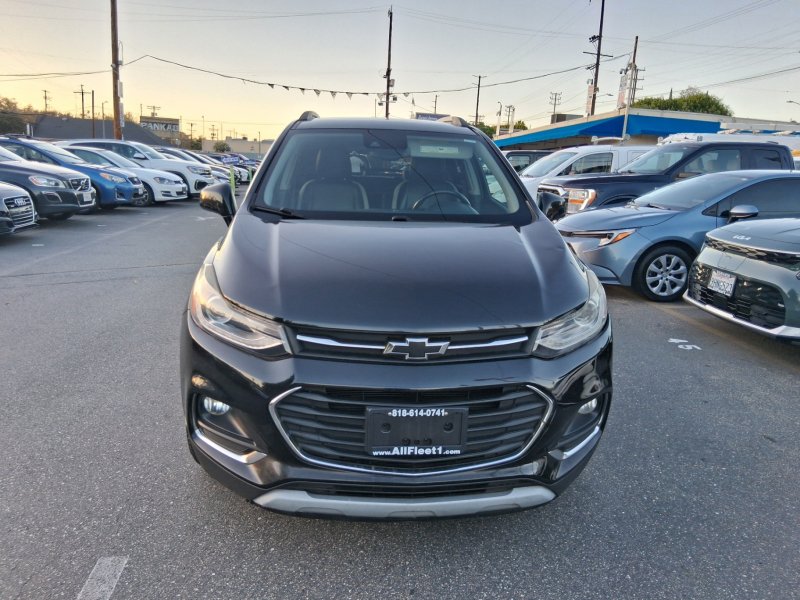Used 2018 Chevrolet Trax Premier w/ Midnight Edition FWD image 2