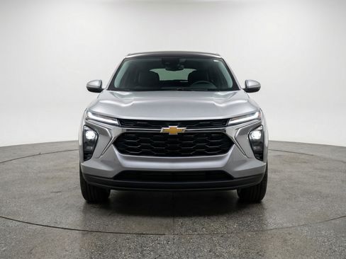 Used 2025 Chevrolet TrailBlazer LT image 2