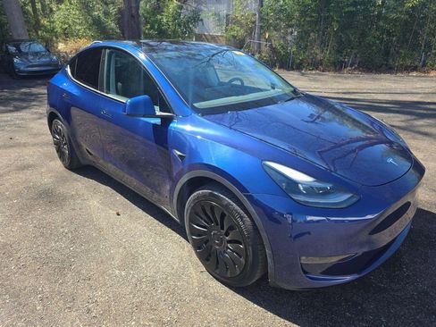Used 2023 Tesla Model Y Long Range image 2