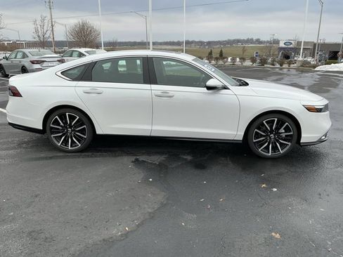 Used 2025 Honda Accord Touring image 2