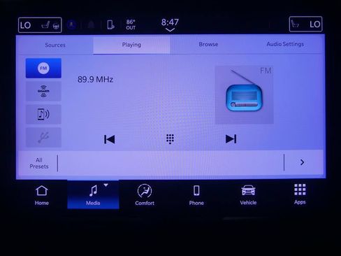 Used 2024 Chrysler Pacifica Touring-L FWD image 12