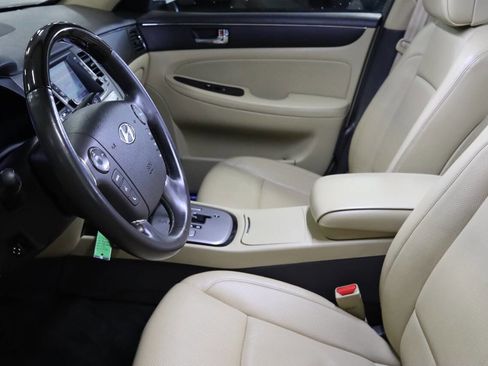 Used 2010 Hyundai Genesis 4.6 image 10