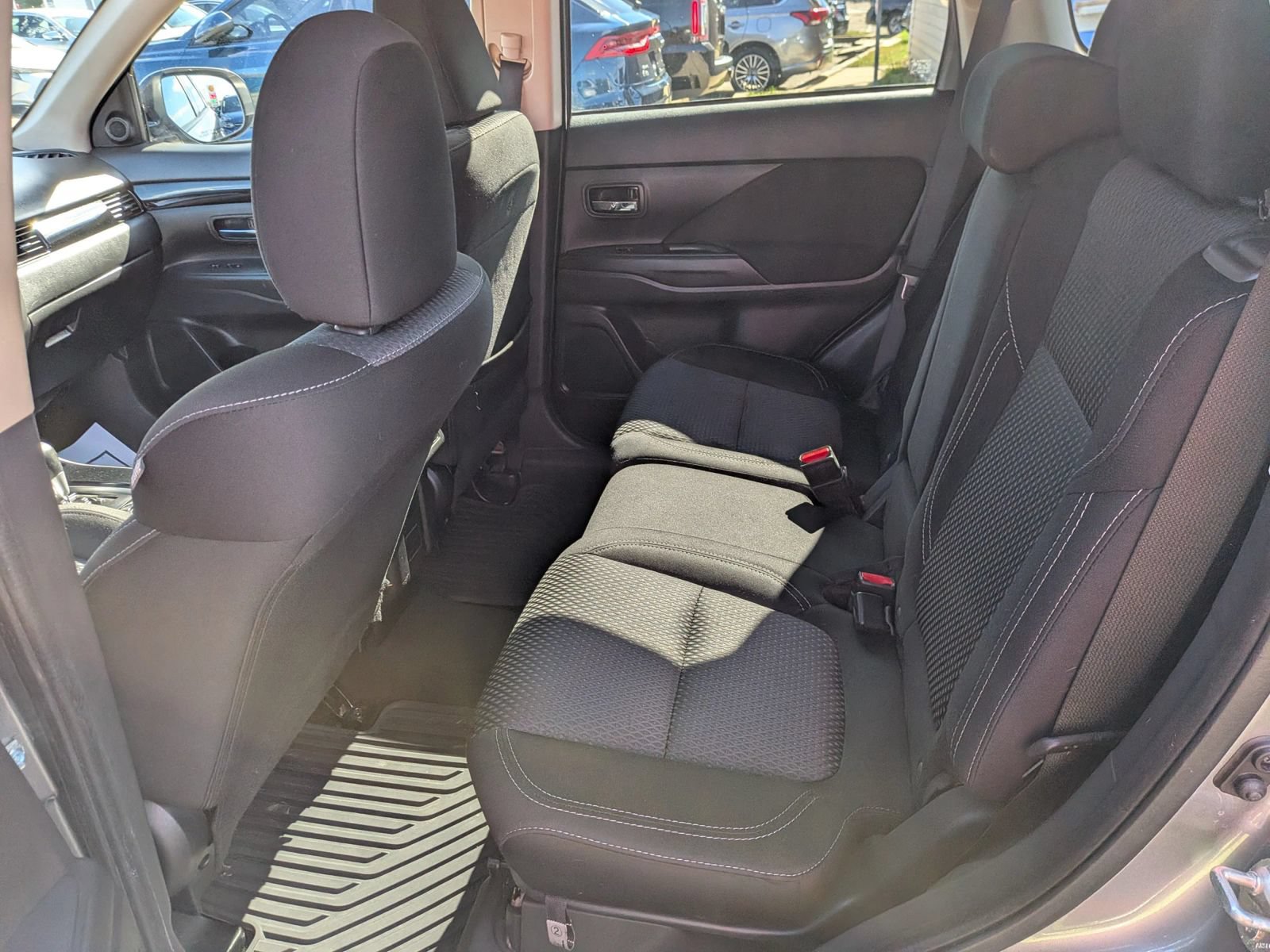 Used 2020 Mitsubishi Outlander ES FWD image 22