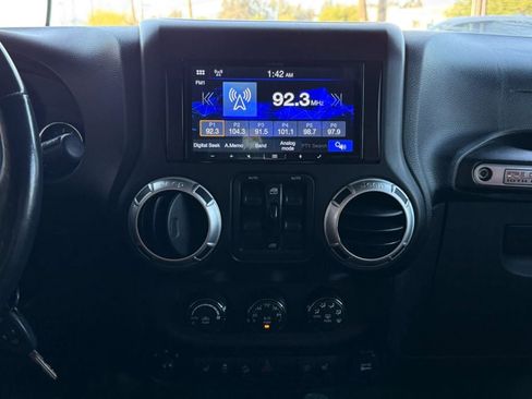 Used 2013 Jeep Wrangler Rubicon AWD/4WD image 50