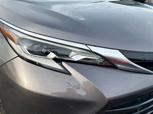 Used 2021 Toyota Sienna Platinum image 8