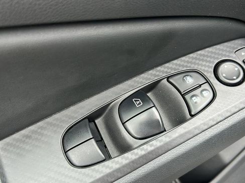 Used 2025 Nissan Altima 2.5 SV FWD image 10