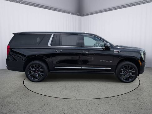 Used 2026 GMC Yukon XL Denali w/ Denali Reserve Package AWD/4WD image 2