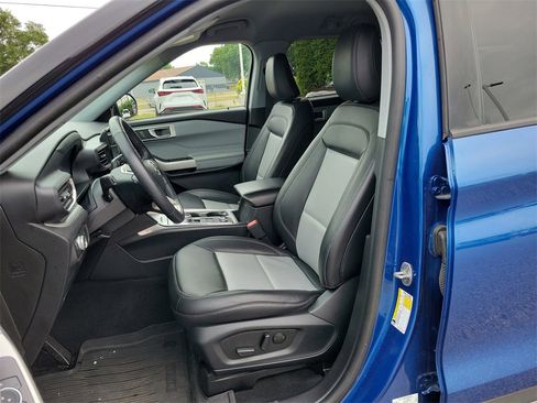 Used 2022 Ford Explorer XLT w/ Equipment Group 202A image 19