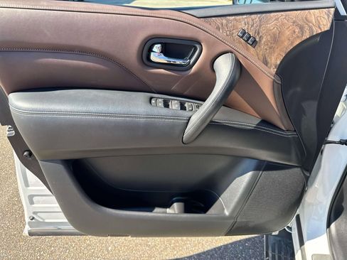 Used 2024 INFINITI QX80 Premium Select w/ All-Season Package image 19