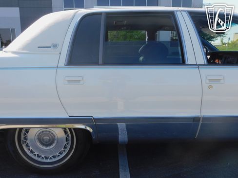Used 1995 Cadillac Fleetwood Brougham RWD image 32