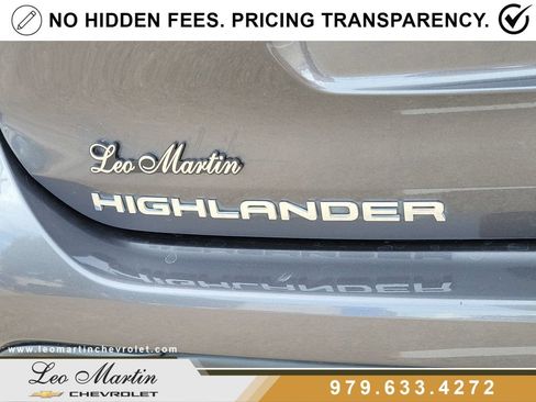 Used 2023 Toyota Highlander XLE FWD image 5