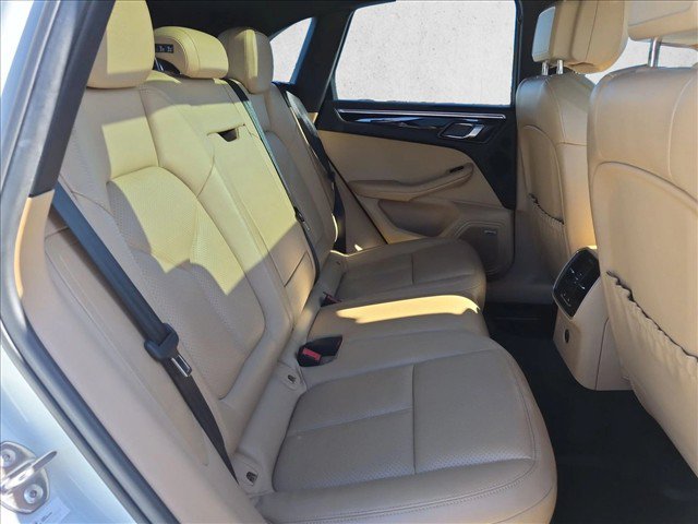 Used 2018 Porsche Macan AWD/4WD image 22
