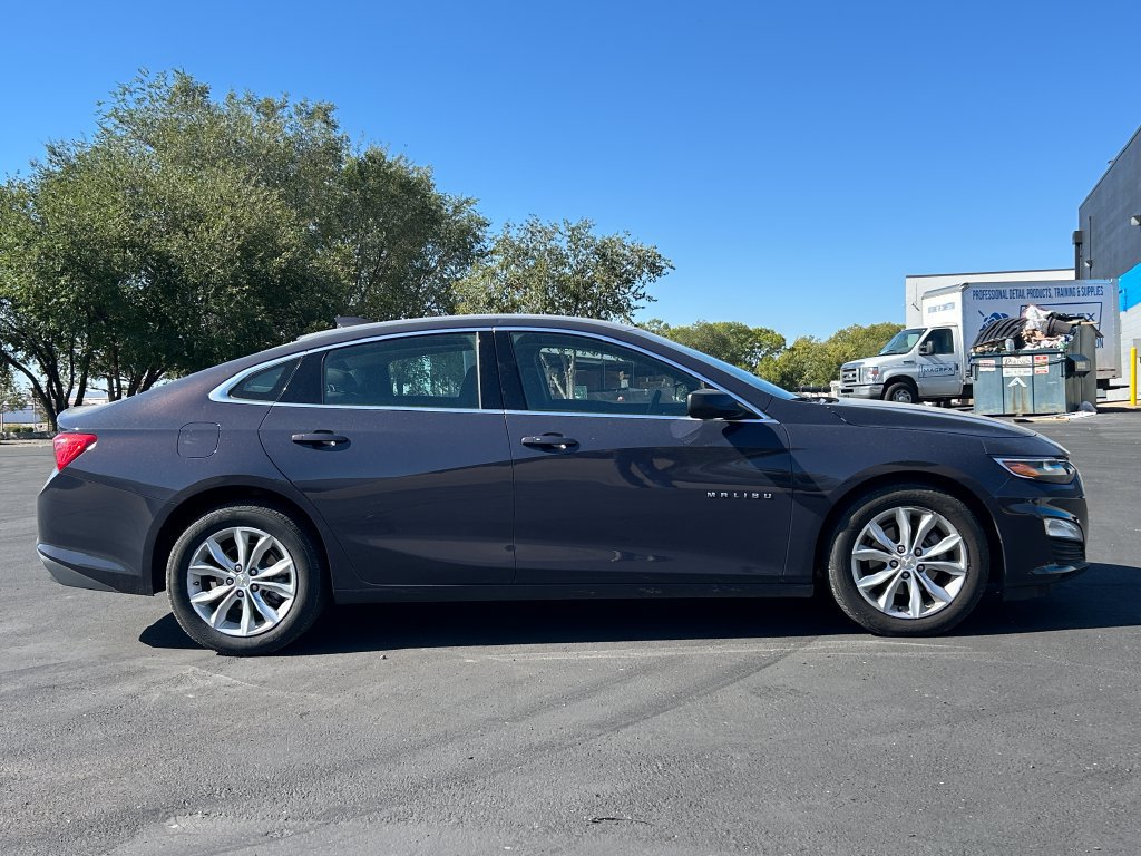 Used 2025 Chevrolet Malibu LT FWD image 2