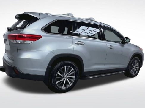 Used 2019 Toyota Highlander XLE image 26