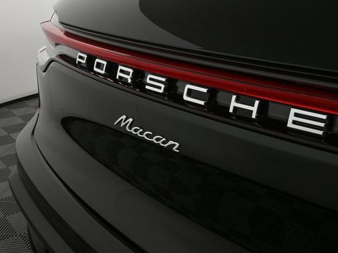 Used 2025 Porsche Macan image 37