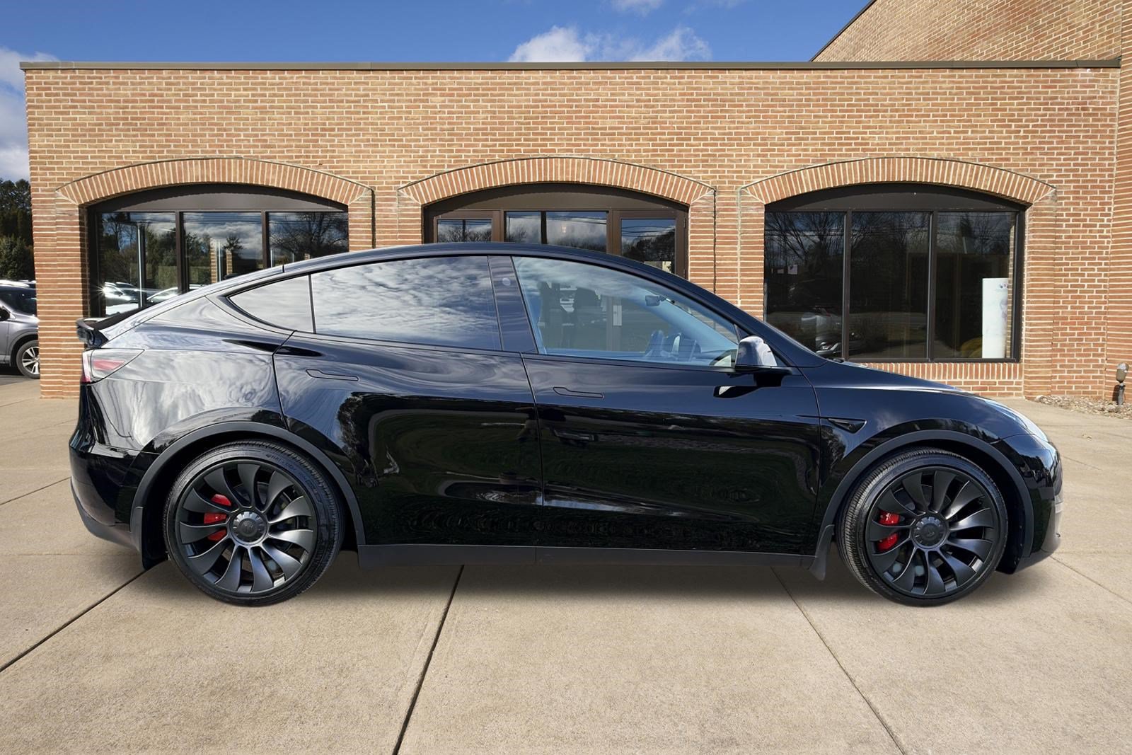 Used 2025 Tesla Model Y Performance AWD/4WD image 2