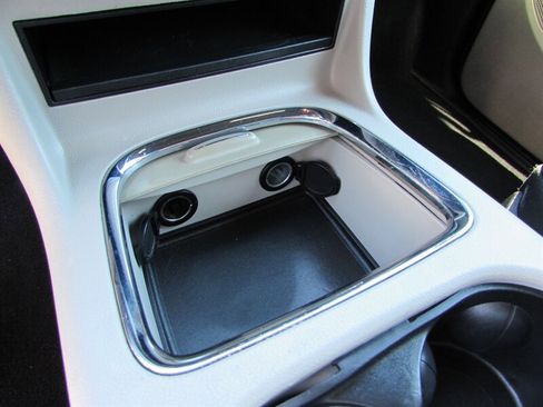 Used 2017 Dodge Grand Caravan SXT FWD image 22