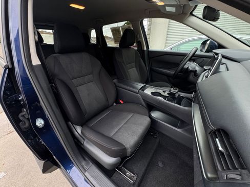 Used 2025 Nissan Rogue SV FWD image 38