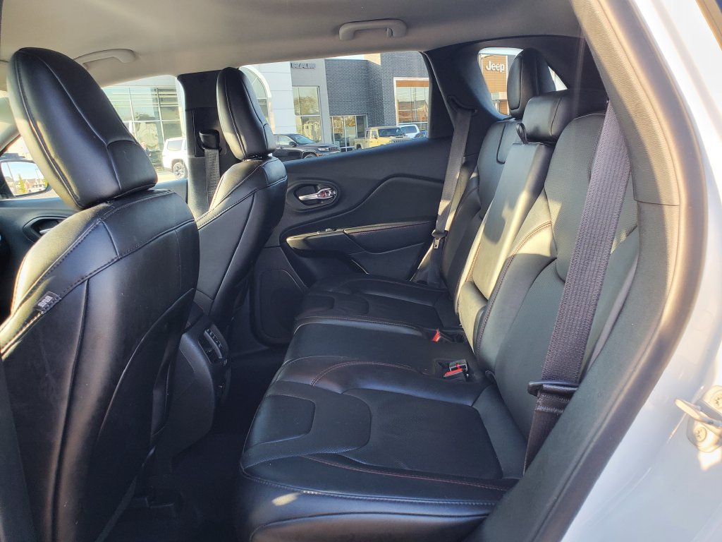 Used 2022 Jeep Cherokee Trailhawk w/ Premium Leather Package AWD/4WD image 10