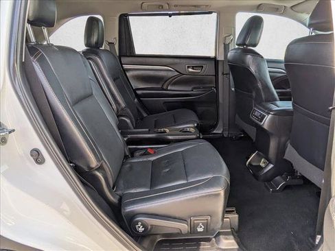 Used 2019 Toyota Highlander Limited image 20