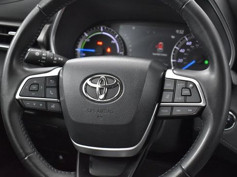 Used 2023 Toyota Highlander XLE FWD image 14