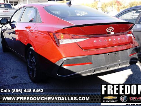 Used 2025 Hyundai Elantra Sport image 4